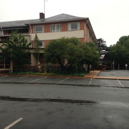 The Shakespeare Inn Vanderbijlpark Exterior foto
