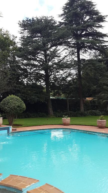 The Shakespeare Inn Vanderbijlpark Exterior foto