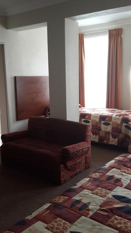 The Shakespeare Inn Vanderbijlpark Zimmer foto